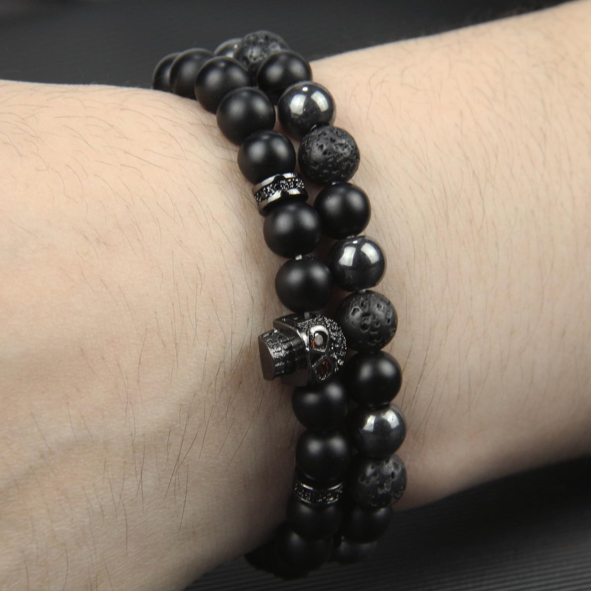 GDLKPYHS Schwarzes Obsidian Armband für Männer – Totenkopf-Armband – Turmalin Perlenarmband – 8MM schwarzer Onyx, Hämatit, Lava-Stein Perlen – Dreifaches Schutzarmband für Männer und Frauen – Geschenk