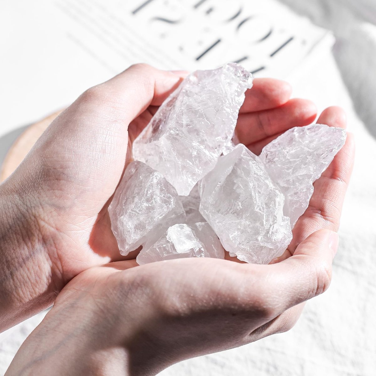 JOHOUSE 6 Stücke Klare Quarzkristalle mit Glas, Natürliche Rohsteine Große Kristalle Bulk Heilsteine für Reiki-Heilung, Tumbling-Brunnensteine (1,6 x 1,2 x 1,2 Zoll)
