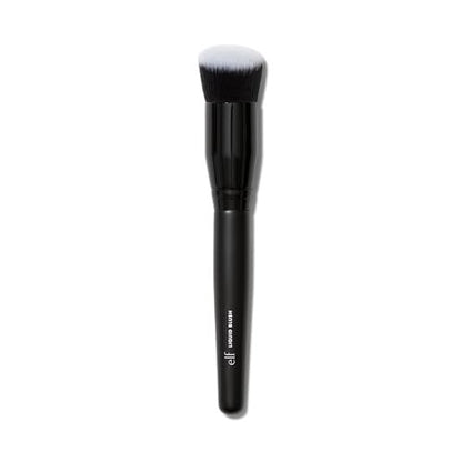 e.l.f. Camo Liquid Blush Pinsel – Abgewinkelter Blush-Pinsel für präzises Auftragen und Verblenden, weiche, dichte Borsten, vegan & tierversuchsfrei