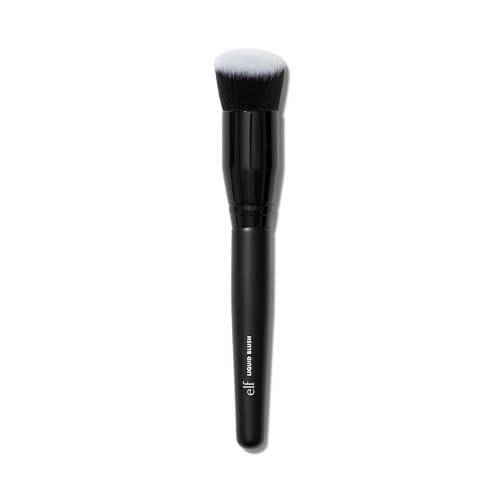 e.l.f. Camo Liquid Blush Pinsel – Abgewinkelter Blush-Pinsel für präzises Auftragen und Verblenden, weiche, dichte Borsten, vegan & tierversuchsfrei