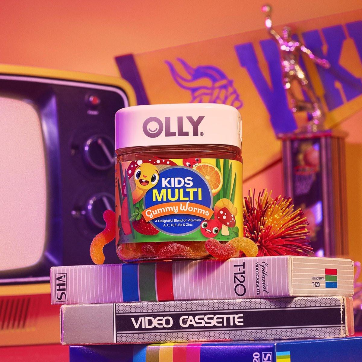 OLLY Kids Multivitamin Gummis – Gesamte Gesundheit & Immununterstützung* mit Vitaminen A, C, D, E, B und Zink, saurer Fruchtpunsch-Geschmack, 70 Gummis (70-Tage-Vorrat)