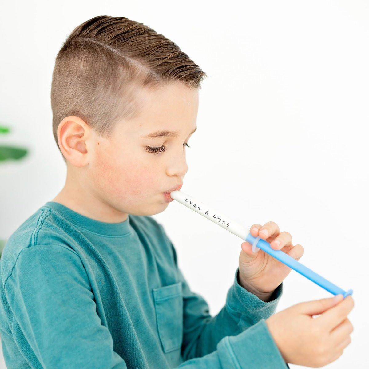 Cutie Dose - Flüssigmedikamentenspender für Babys und Kleinkinder – Ryan & Rose