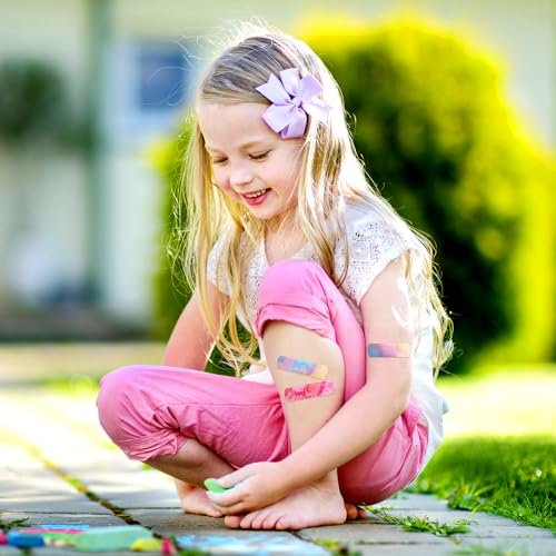 Panelee 120 Stück Kinderpflaster 7,2 x 1,9 cm Buntes Design Flexible wasserdichte Pflaster Bulk Atmungsaktiver Streifen für Erste Hilfe & Wundversorgung (Tie Dye Stil)