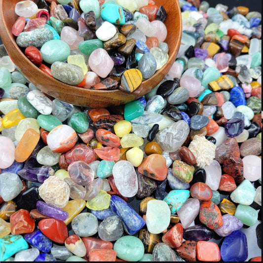 400+ Teile (680 g) Edelsteine und Kristalle Set, über 30 Sorten, bunte Tumbled Chips, für Schmuckherstellung, Chakra-Ausgleich, Gesteins- und Mineralien-Set (680 g)