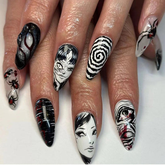 24-teilige Gothic Press-on-Nägel, mittlere Mandelform, falsche Nägel mit Punk-Cartoon-Anime-Design, schwarz-weiß, Horror-Gothic-Designs, französische falsche Nägel für Frauen, Acryl-Maniküre-Dekoration