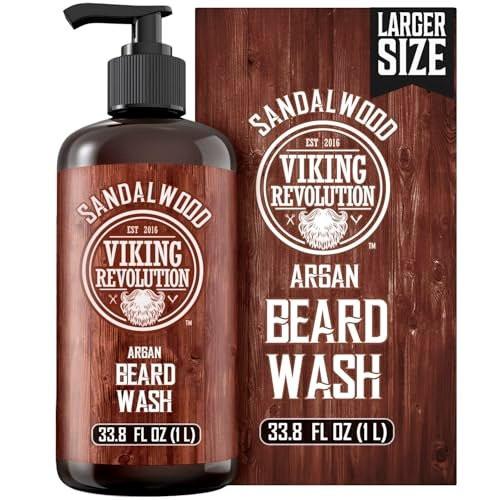 Viking Revolution Sandelholz Bartwäsche für Männer mit Arganöl - Bartweichmacher und Bartstärker Bartshampoo mit Ginseng, Rotem Salbei, Vitamin B5, Vitamin E - Sandelholz Bartpflege (1 Liter)
