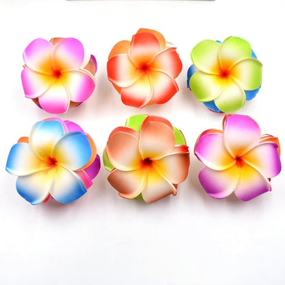 10 Stück mehrfarbige Hawaii-Plumeria-Haarclips - Tropische Blumen-Haarspangen für Strandpartys und Hochzeiten (7 cm)