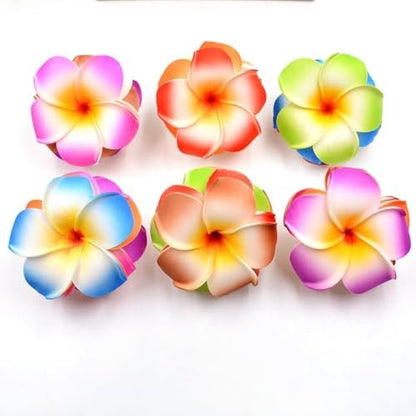 10 Stück mehrfarbige Hawaii-Plumeria-Haarclips - Tropische Blumen-Haarspangen für Strandpartys und Hochzeiten (7 cm)