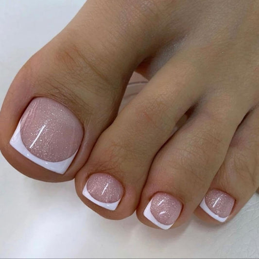 24 Stück Weiße French Tip Press-on Zehennägel, Kurz Quadratisch, Natürlich Nude Glitzer, Acryl-Fake-Zehennägel, Klassisch Nahtlos Passend Sommer Kleben auf Fake Zehennägel für Frauen Maniküre