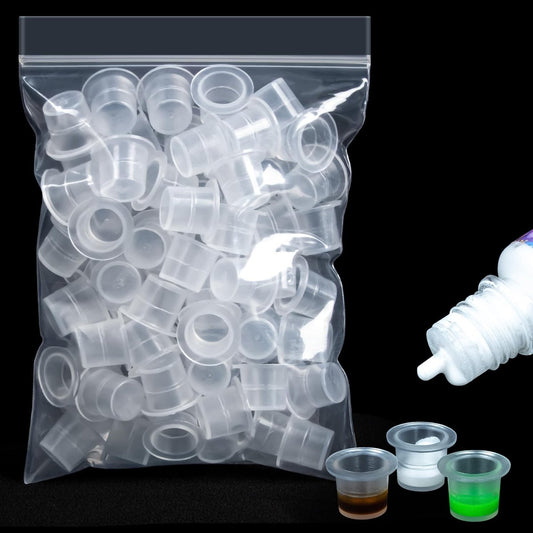 RAQEHO 100 Stück Plastik-Tattoo-Farbbecher – Kleine Tintenbecher, auslaufsicher, leicht & langlebig für präzises Tätowieren (Mini-Größe)