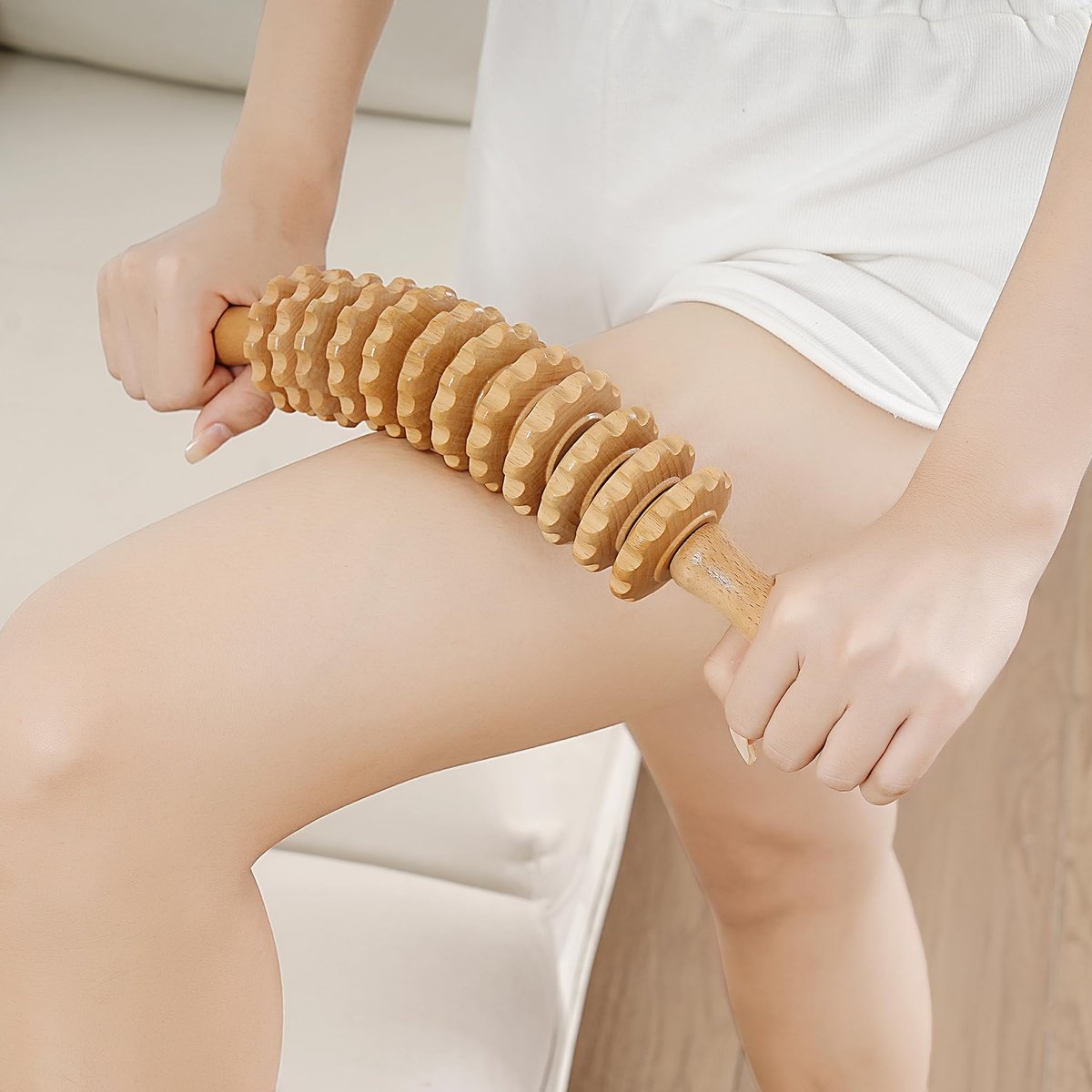 Xokocli Cellulite-Massagegerät aus Holz – Faszienroller für Beine, Oberschenkel & Rücken – Lymphdrainage & Muskelentspannung (Weiß, 12 Räder)