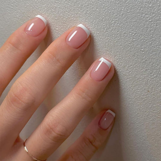 24 Stücke Weiße French Tip Press-on Nägel Kurze Kleine Künstliche Nägel Quadratisch Acryl Aufklebenägel Wiederverwendbar Nude Pink Glänzend Design für Frauen Mädchen DIY Maniküre