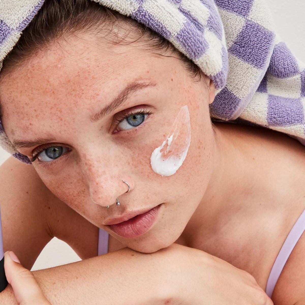 Provence Beauty BARE LUMIÈRE Hautbarriere-Reparaturcreme – 5-in-1 Gesichtsfeuchtigkeitscreme mit Ectoin, verkapselten Probiotika & Aloe Vera – Hydratisiert, macht die Haut geschmeidig, verleiht Glow & stärkt die Haut – 60 ml