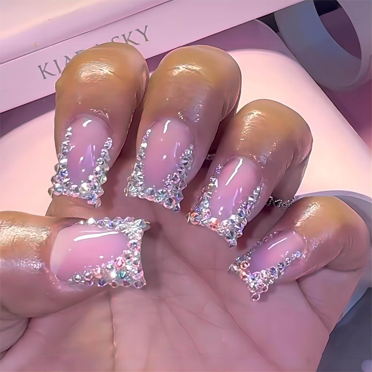 QQPPOLIU Kurze Press-On Nägel Quadratisch mit Strassdesign French Tipps Cute Fake Nägel für Mädchen (Pink & Silber)