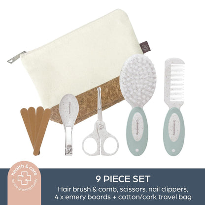 Dreambaby Neat and Tidy 9-teiliges Baby-Pflegeset mit Weizengras, Babyhaarbürste und Kamm, Baby-Reiseutensilien in Baumwoll- und Korktasche, umweltbewusstes Design