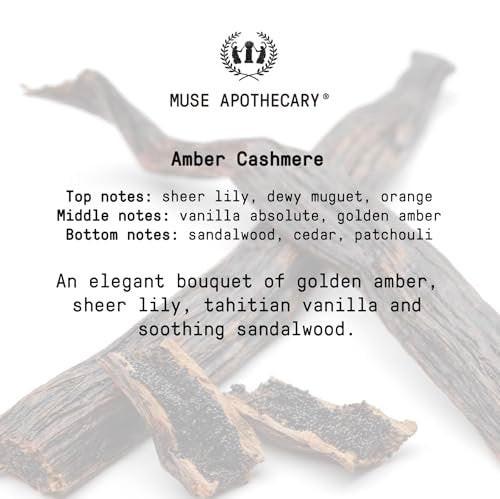 Muse Apothecary Linen Ritual – Aromatischer, beruhigender und entspannender Wäscheduft, Raum- und Textilspray mit ätherischen Ölen – 118 ml, Amber Cashmere