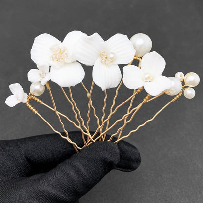 PRETTYLIFE 7-teilige weiße Blumen-Haarnadeln für Hochzeiten – Elegante Braut-Keramikblüten-Perlen-Haaraccessoires für Frauen
