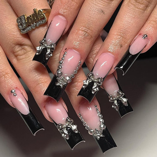 Jremg Schwarze French-Tip Press-On Nägel Lang Quadratisch Sargform mit 3D Schleifen Design Glänzend Silber Sterne Strass Aufklebenägel Y2K Nude Pink Vollabdeckung Künstliche Nägel für Frauen Mädchen 24 Teile