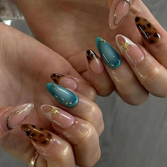 Jremg Press-on Nägel Medium Mandelform Braun Leopardenmuster French Tipp mit 3D Goldstern-Applikationen, volle Abdeckung, falsche Nagelaufkleber, blau-weißer Verlauf, 24 Stück