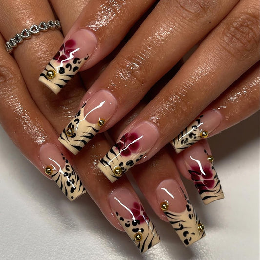 Jremg Leopardenmuster French Tip Press-on Nägel Lang Quadratisch Fake Nägel mit 3D Goldperlen Design Glänzend Rote Blume Vollabdeckung Klebenägel Wiederverwendbar Sarg Herbst Winter Falsche Nägel für Frauen 24 Stück