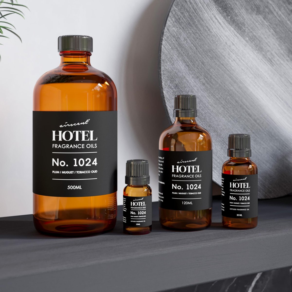 AirScent Hotel Diffuser Oil No. 1024 – Inspiriert vom JW M Hotel – Plum Muguet Tobacco Oud – Hotel Duft Dupe – Premium Duftöl für Ultraschall- und Wasserlose Diffuser sowie DIY – 10 ml, 0,34 fl oz