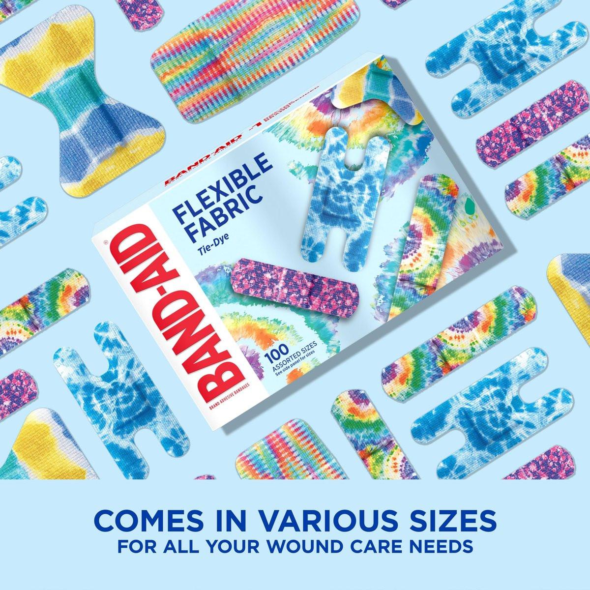 BAND-AID Flexible Fabric Pflaster, Steriler Wundschutz für kleine Schnitte, Schrammen & Verbrennungen, Erste-Hilfe-Set-Essential, lustige Tie-Dye-Designs, verschiedene Größen, 100 Stück