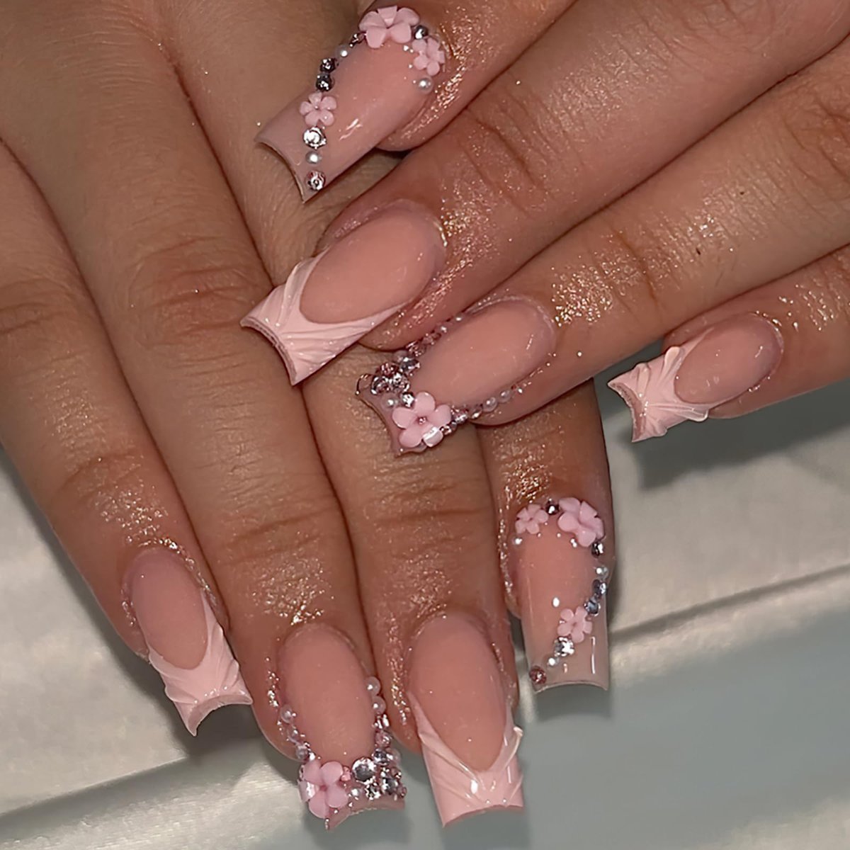ROFIBUT Pink 3D French Tip Press on Nails – Medium Square Fake Nails mit Strass und Blumen – Acryl-Nägel, glänzend, wiederverwendbar, 30 Stück