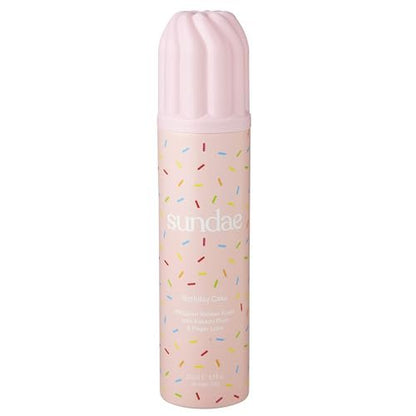 sundae Whipped Shower Foam Birthday Cake Schaumdusche 8,9 fl oz (265 ml) mit Kakadupflaume & Fingerlimette