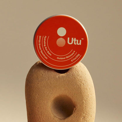 UTU Hydrating Sun Balm SPF 50 – Mineralischer Sonnenschutz für Gesicht & Lippen mit Vitamin E, Schneepilz & Ceramid NP, Riffischer, Tierversuchsfrei (20 g | 0,7 oz)