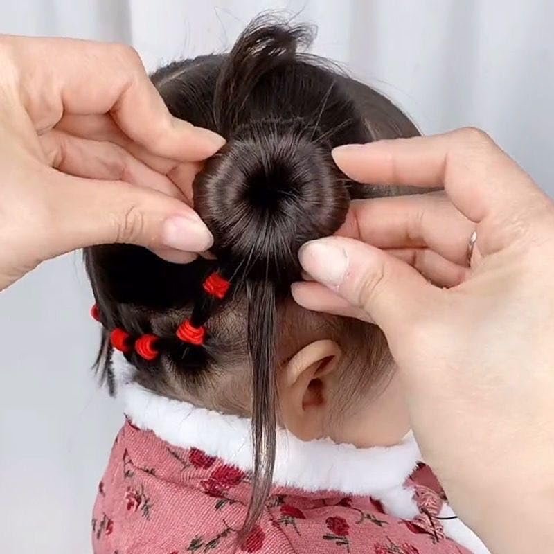 Extra kleiner Haarknotenformer für Kinder, 6 Stück Chignon Haardonut Socken-Duttform für Mädchen, Mini Haarkringelformer für kurzes und dünnes Haar (kleine Größe 2 Zoll, Schwarz)