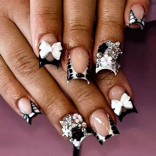 ROFIBUT French Tip Press on Nails – Kurze quadratische Fake Nägel mit Schleifen-Designs, Schwarz-Weiß-Zebra-Print, kleine Blumen, silberne Sterne, Strass-Aufkleber, 24 Stück