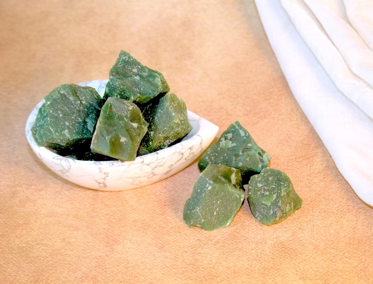 Große 1,25-2,0" Natürliche Grüne Jade Rohkristalle Steine für Meditation, Chakra, Reiki, Kristallgitter, Energiearbeit, Drahtwickeln und Spirituelle Wohnkultur