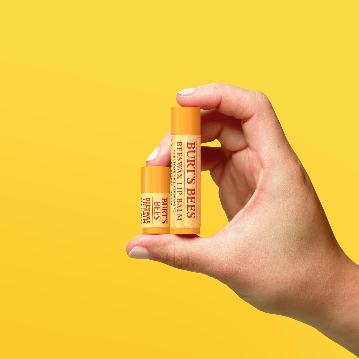 Burt's Bees Feeling Witchy Halloween Mini Lippenbalsam Geschenkset – Klassischer Bienenwachs & Rote Dahlie, 3 Tuben, 0,049 oz (1,4 g) – 100% natürliche Lippenpflege