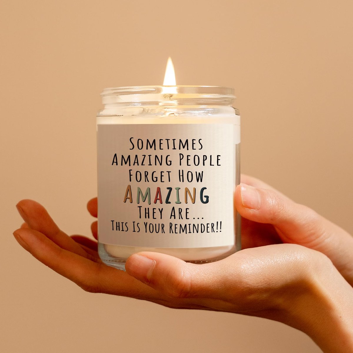 Craftique Geschenke für Frauen, Geburtstagsgeschenke für Frauen – Du bist großartig Kerze – Freundschaft/Dankeschön/Inspirationsgeschenk für Frau, Freundin, Lehrerin, Mama, Freundin, Schwester, beste Freundin – Lavendel
