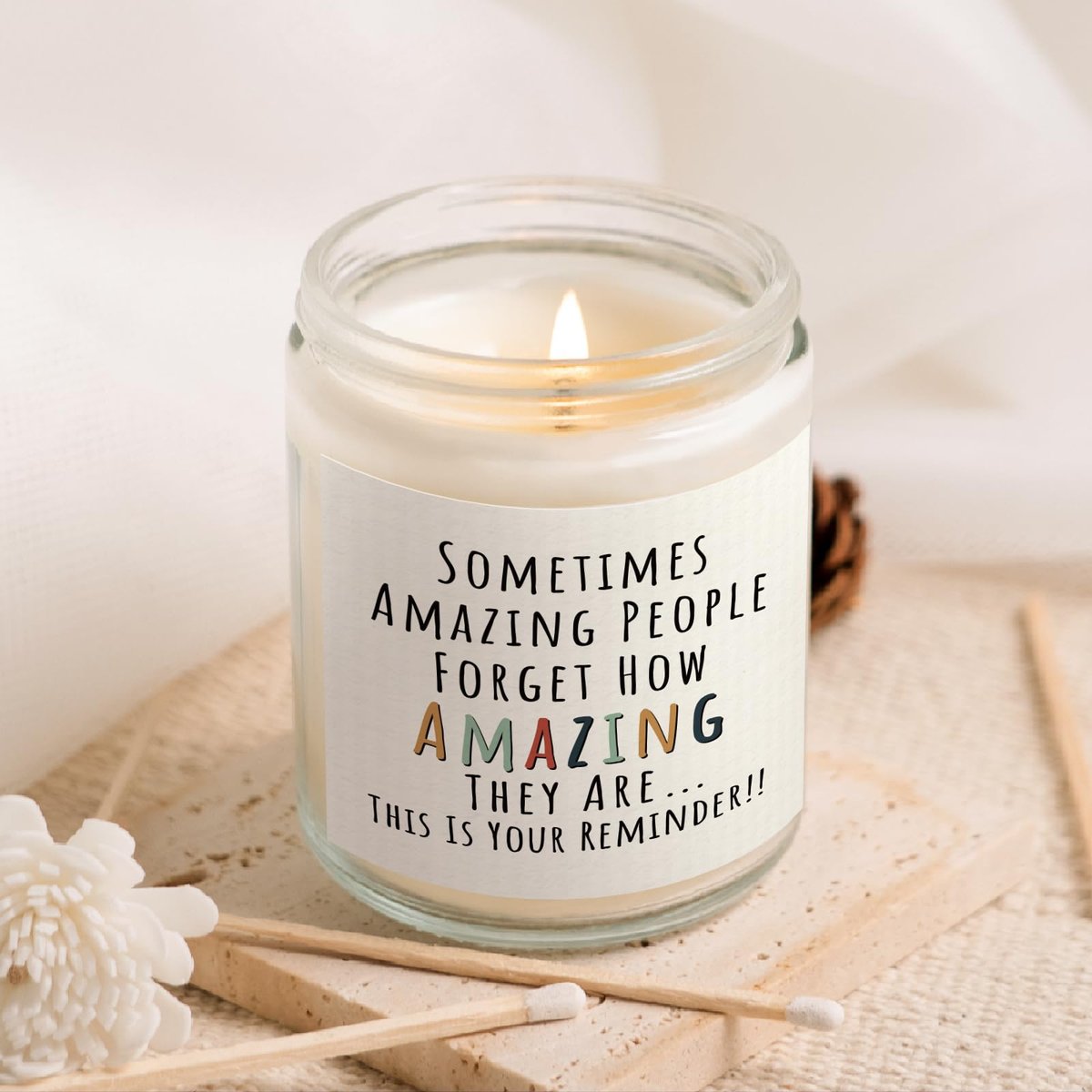 Craftique Geschenke für Frauen, Geburtstagsgeschenke für Frauen – Du bist großartig Kerze – Freundschaft/Dankeschön/Inspirationsgeschenk für Frau, Freundin, Lehrerin, Mama, Freundin, Schwester, beste Freundin – Lavendel