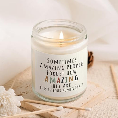 Craftique Geschenke für Frauen, Geburtstagsgeschenke für Frauen – Du bist großartig Kerze – Freundschaft/Dankeschön/Inspirationsgeschenk für Frau, Freundin, Lehrerin, Mama, Freundin, Schwester, beste Freundin – Lavendel