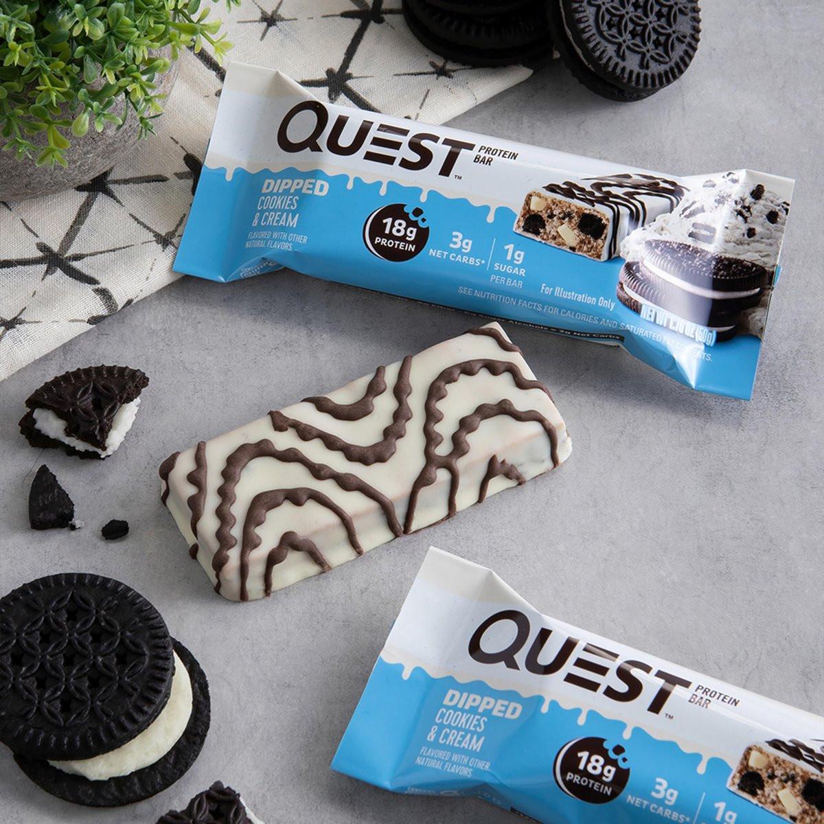 Quest Nutrition Dipped Cookies & Cream Protein Riegel – Hoher Proteingehalt, Low Carb, Glutenfrei, Keto-freundlich, 4er-Pack