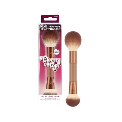 Real Techniques Cherry On Top It’s All Blush Pinsel – Doppelendiger & Multifunktions-Make-up-Pinsel für Puder-, Flüssig- & Creme-Rouge, Synthetische Borsten, Vegan & Tierversuchsfrei, 1 Stück