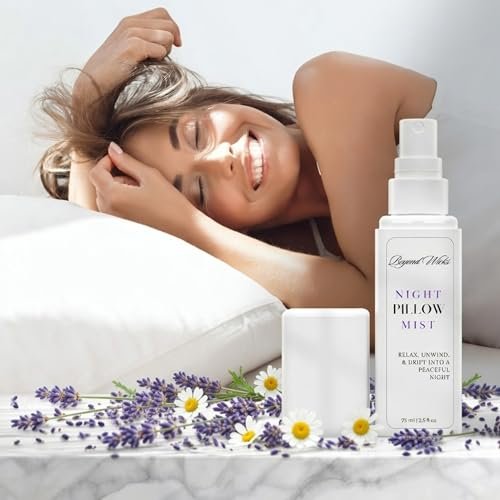 Kissenspray – Lavendel Kamille Schlafspray mit ätherischen Ölen – Entspannender Aromatherapie-Nebel für Kissen, Bettwäsche und Textilien – Nachtkissennebel – 75 ml (2,5 fl oz) von Beyond Wicks
