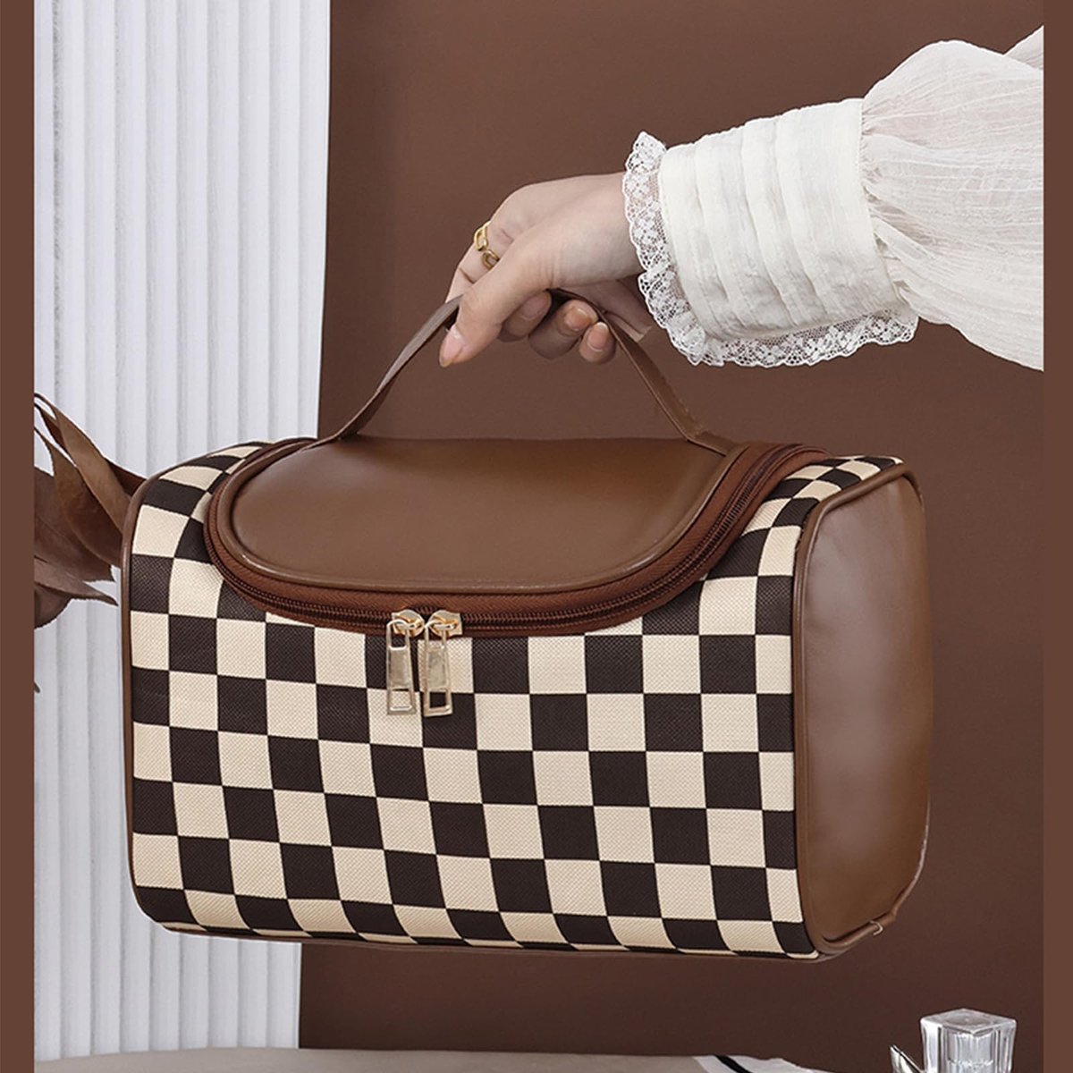 FEEZUSH Make-up Tasche – Reisefreundliche Kosmetiktasche im Karomuster (Braun)