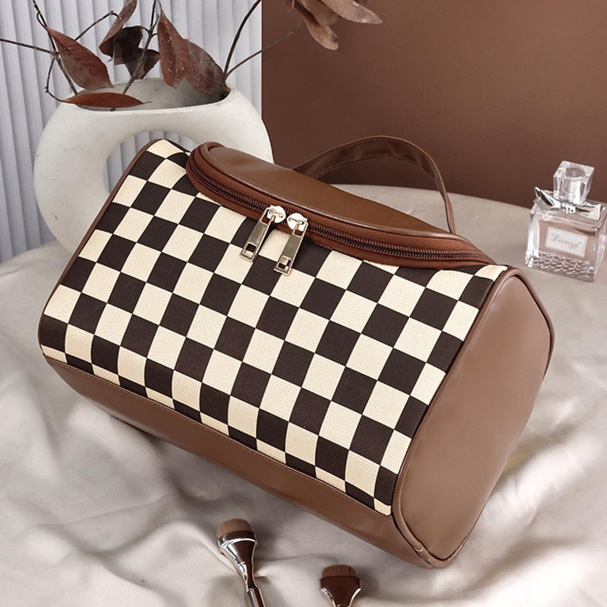 FEEZUSH Make-up Tasche – Reisefreundliche Kosmetiktasche im Karomuster (Braun)