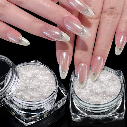 2 Gläser Weiß Klar Chrome Nagelpuder Set 1g Transparenter Glasspiegel-Effekt Aurora Perle Chrome Puder für Nägel Glitzerpigment Acrylpuder für Gel-Nagellack Nagelkunst-Design mit 2 Werkzeugen