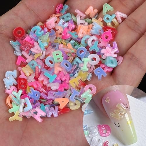 ROFIBUT Buchstaben Nagelkunst Charms – 250 Stück bunte Buchstaben-Harz-Nagelsteine mit Glitzer, Kawaii Sommer flache Alphabet-Nagel-Edelsteine für DIY Nageldesign und Bastelbedarf