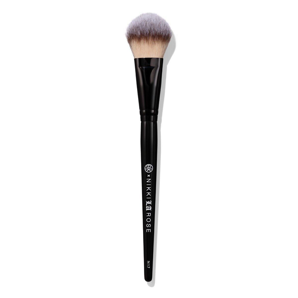 BK BEAUTY NIKKI LA ROSE N17 Multi-Pro Face Pinsel – Doppelseitiger Paddel-Pinsel für Foundation, Bronzer, Contour, Blush & Puder – Synthetische Fasern