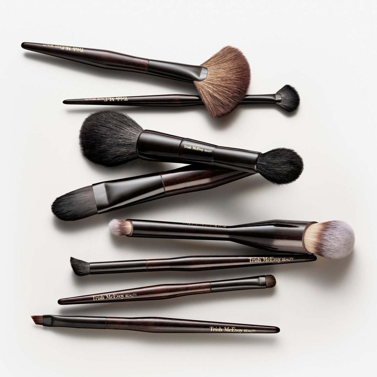 Trish McEvoy Brush 75 Foundation Pinsel – Professioneller Make-up-Pinsel für makelloses Finish