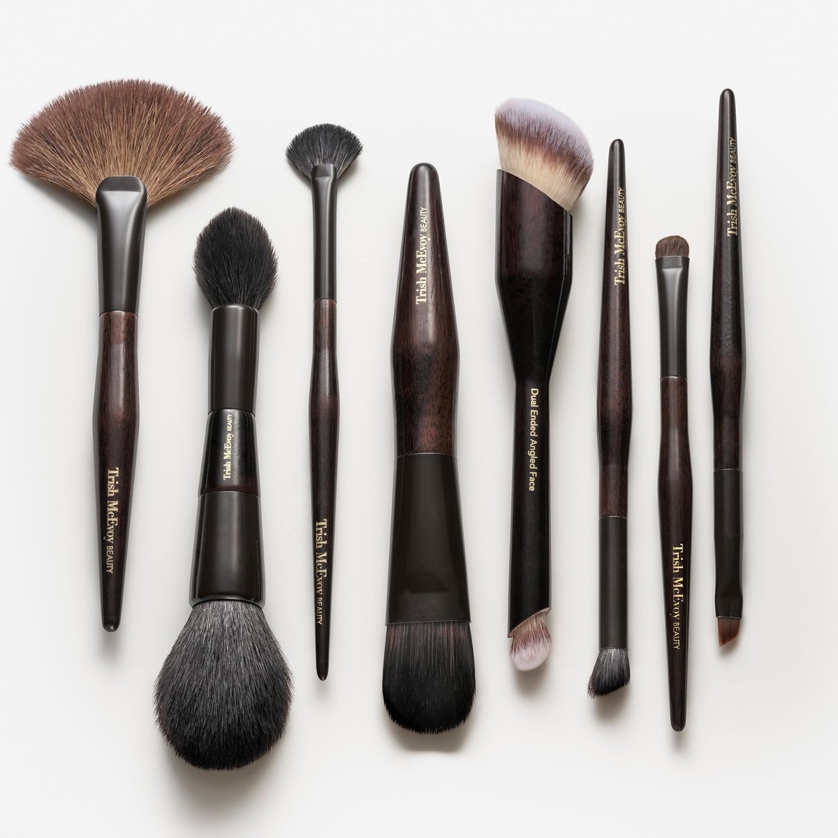 Trish McEvoy Brush 75 Foundation Pinsel – Professioneller Make-up-Pinsel für makelloses Finish