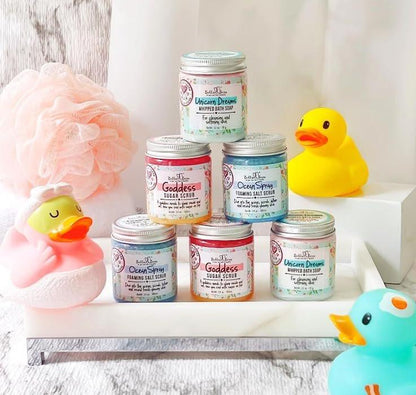 Bella & Bear Spa-Geschenkset für Mädchen & Teenager – Beauty Mystery Box im Wert von über 90 € – 10–12 Bade-, Körper- & Hautpflegeprodukte in voller Größe & Reisegröße – Geburtstags- & Weihnachtsgeschenk