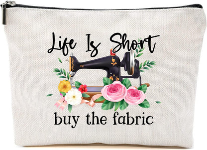 NKPDesigns Life Is Short Buy The Fabric Makeup Bag – Nähkosmetiktasche – Reiseorganizer für Quilterinnen und Näherinnen – Geschenk für Quilterinnen und Schneiderinnen