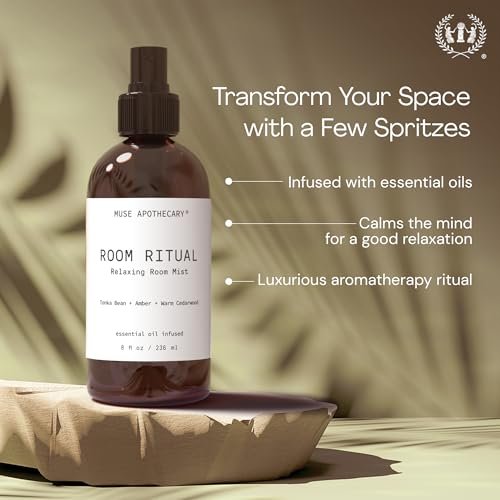 Muse Apothecary Room Ritual - Aromatischer und entspannender Raumnebel mit natürlichen ätherischen Ölen - 240 ml, Tonkabohne + Amber + Warmes Zedernholz