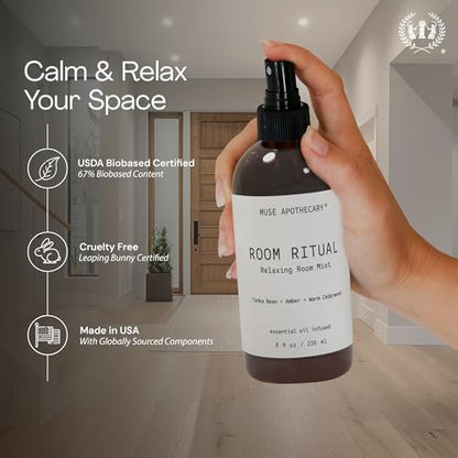 Muse Apothecary Room Ritual - Aromatischer und entspannender Raumnebel mit natürlichen ätherischen Ölen - 240 ml, Tonkabohne + Amber + Warmes Zedernholz